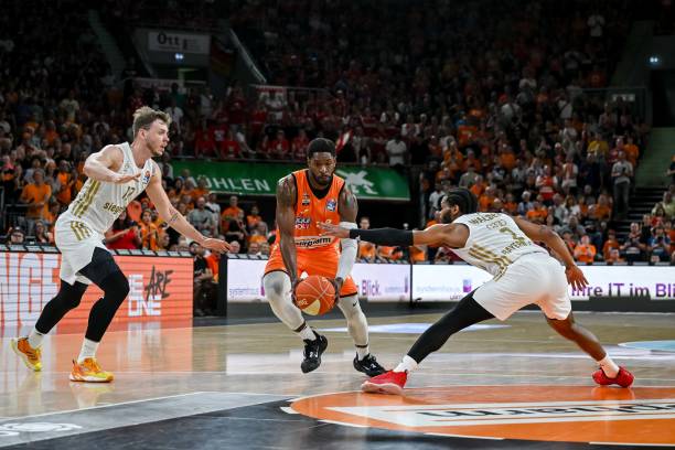 挺身而出的 挺身而出的