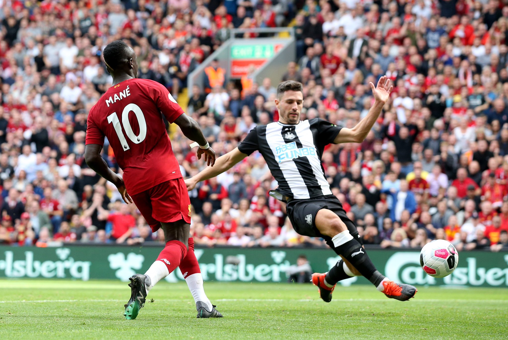 的发球和坚 的发球和坚